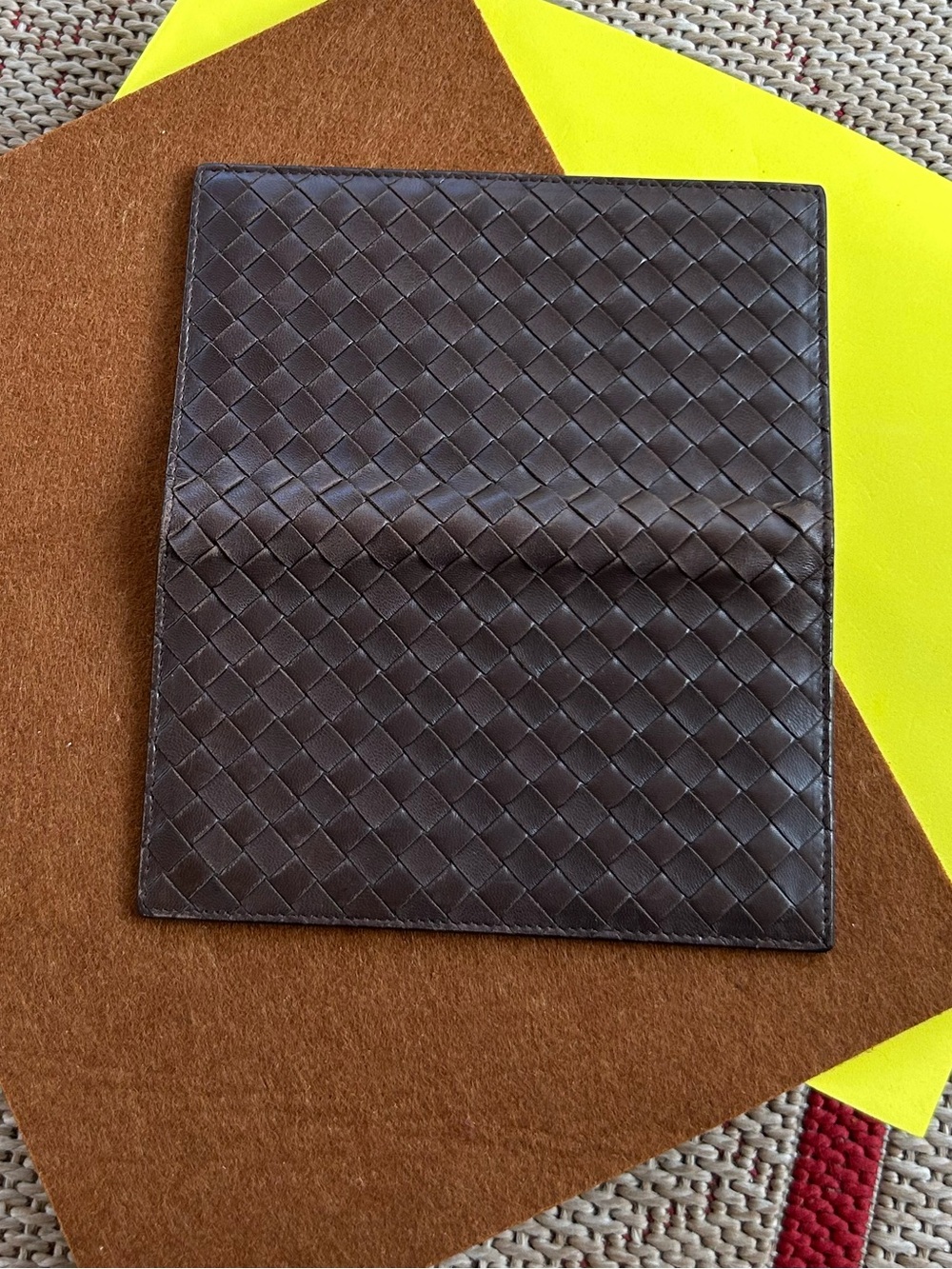 BOTTEGA VENETA Authentic EUC Luxury Passport Holder or Wallet - Unisex - Picture 3 of 8